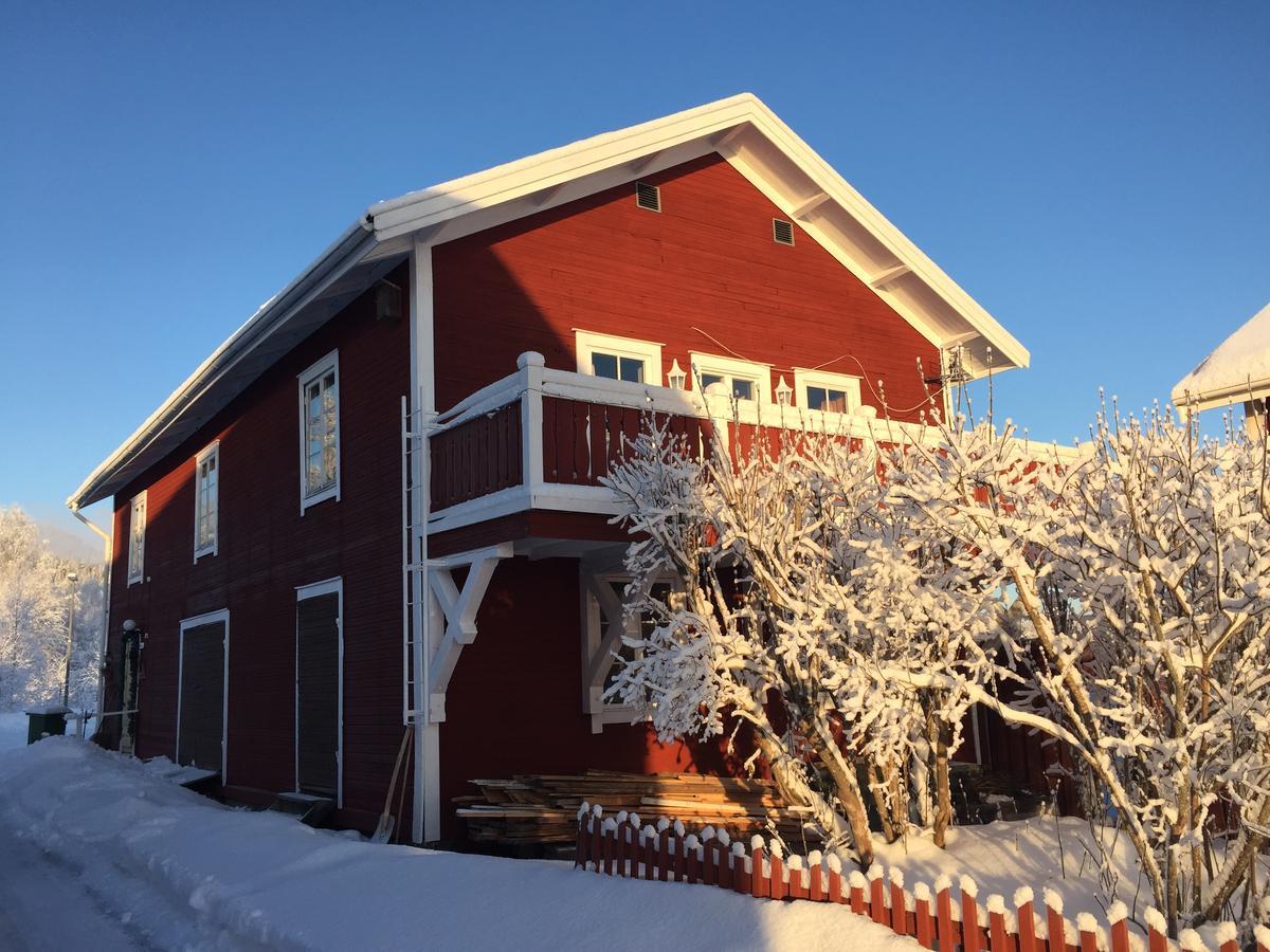 Gaestgivars Vandrarhem Och B&B Järvsö Eksteriør billede